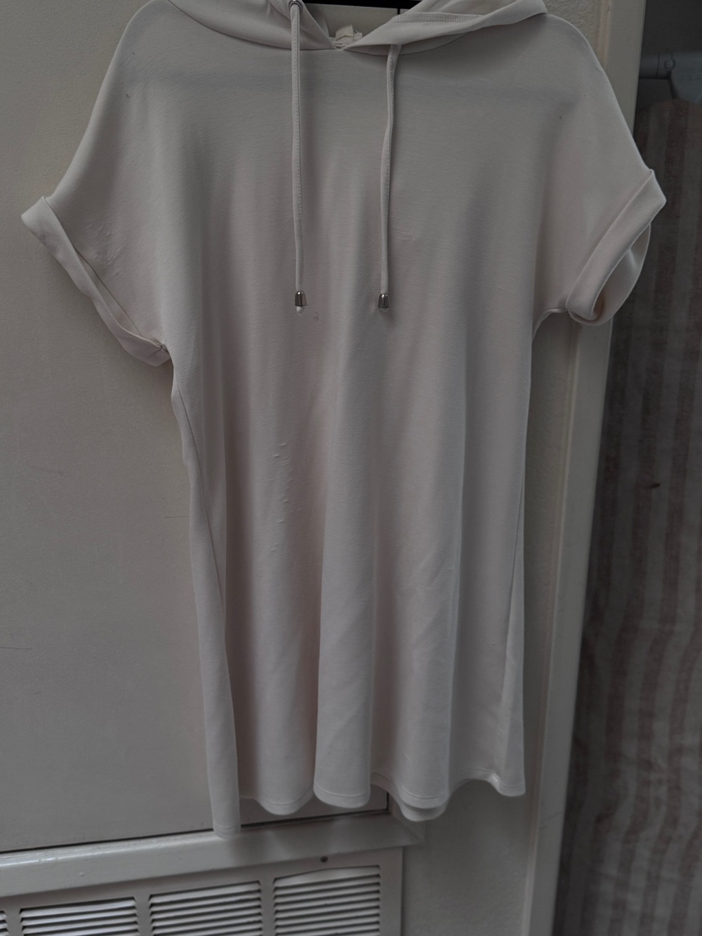 Nicole Miller Cream Short-Sleeve Hoodie Tunic Dress
